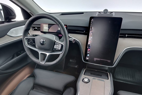 Volvo EX90 8 of 21