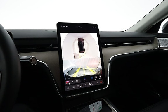 Volvo EX90 15 of 21