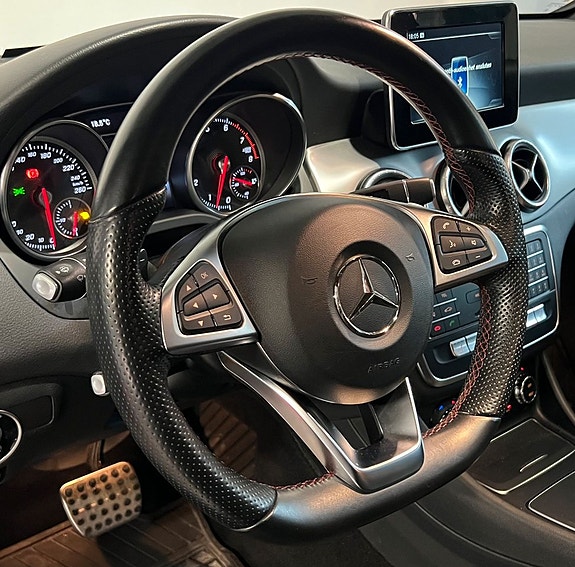 Mercedes-Benz CLA180 8 of 18