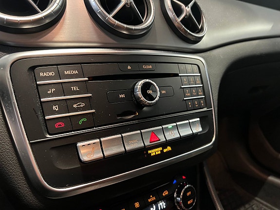 Mercedes-Benz CLA180 13 of 18