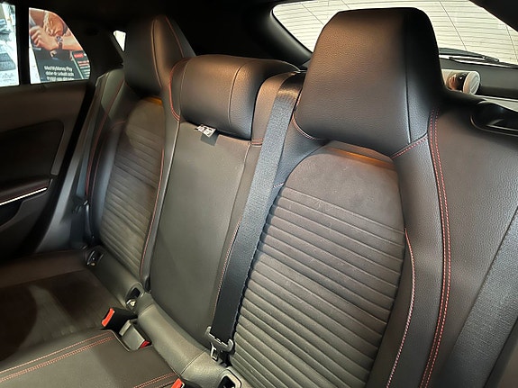 Mercedes-Benz CLA180 16 of 18