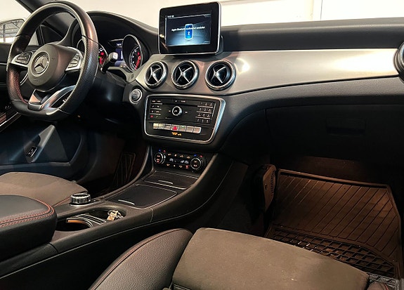 Mercedes-Benz CLA180 11 of 18