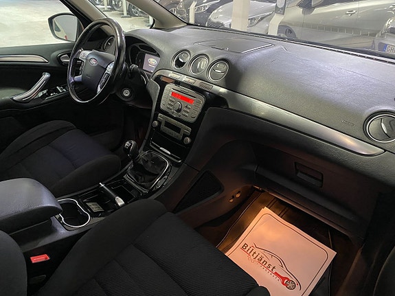 Ford S-MAX 7 of 9