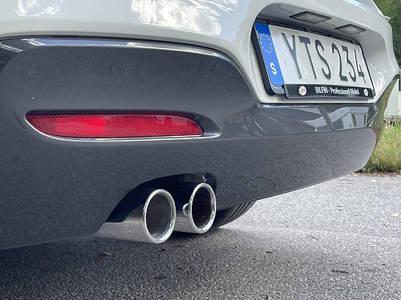 BMW 120i 5 of 15