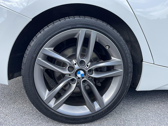 BMW 120i 11 of 15