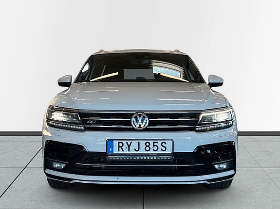 Volkswagen Tiguan Allspace 2 of 5