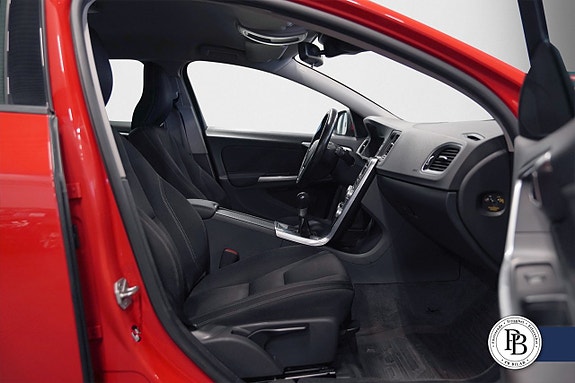 Volvo V60 13 of 19