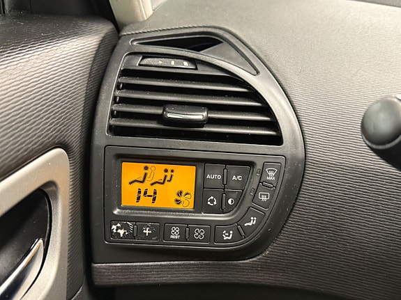 Citroen Grand C4 Picasso 24 of 27