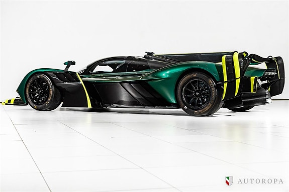 Aston Martin Valkyrie 4 of 5