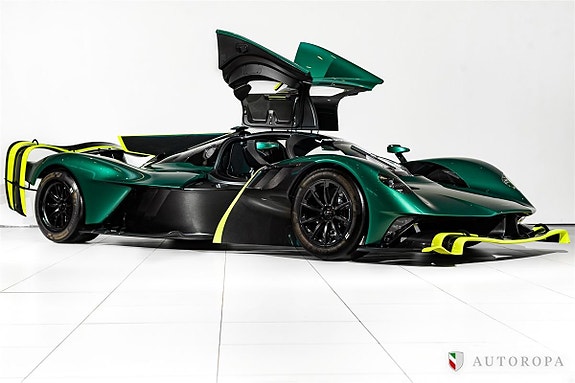 Aston Martin Valkyrie 2 of 5