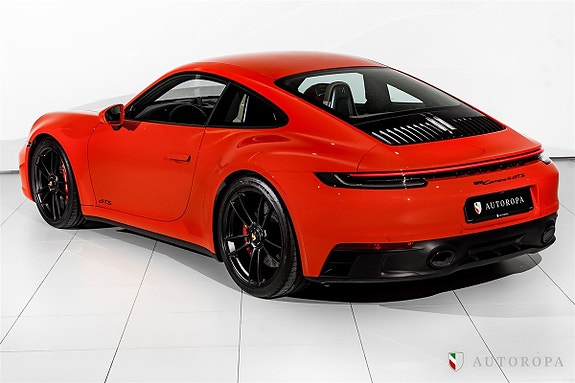 Porsche 911 Carrera 4 GTS 4 of 5