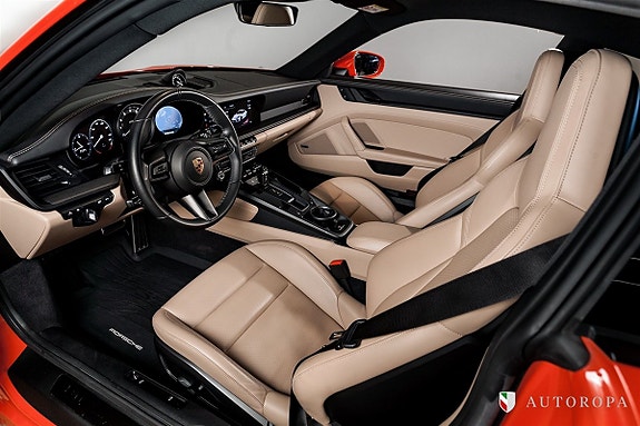 Porsche 911 Carrera 4 GTS 6 of 10