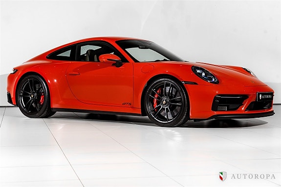 Porsche 911 Carrera 4 GTS 2 of 5