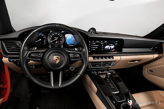 Porsche 911 Carrera 4 GTS 7 of 10
