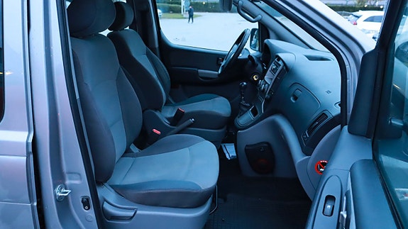 Hyundai H-1 8 of 21