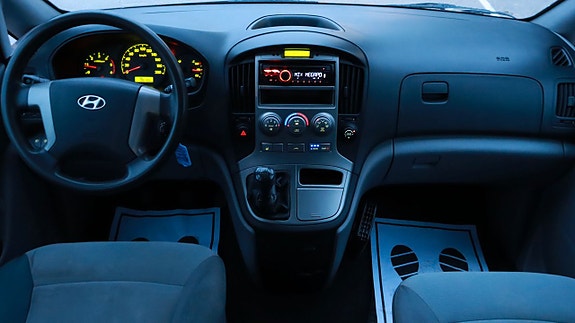 Hyundai H-1 12 of 21