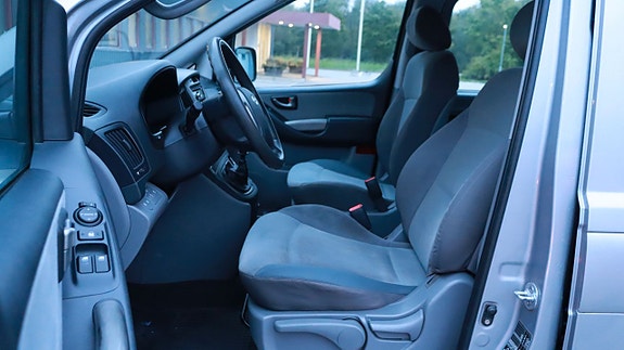 Hyundai H-1 7 of 21