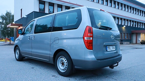 Hyundai H-1 4 of 5