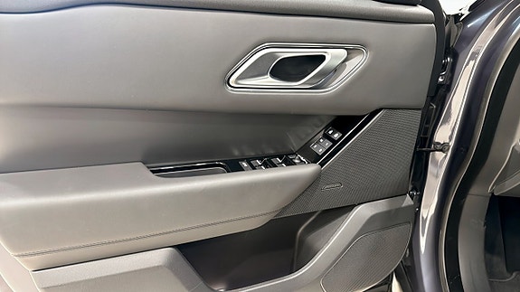 Land Rover Range Rover Velar 11 of 14
