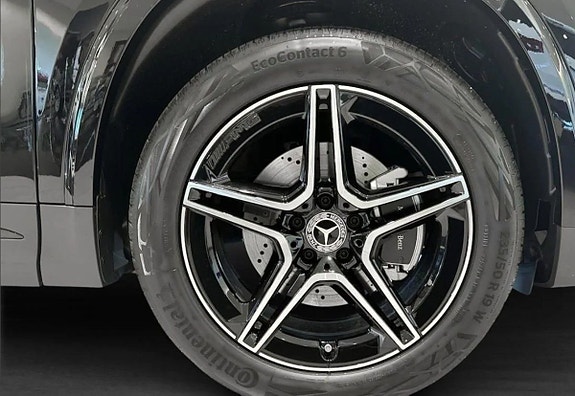Mercedes-Benz GLA200 5 of 12