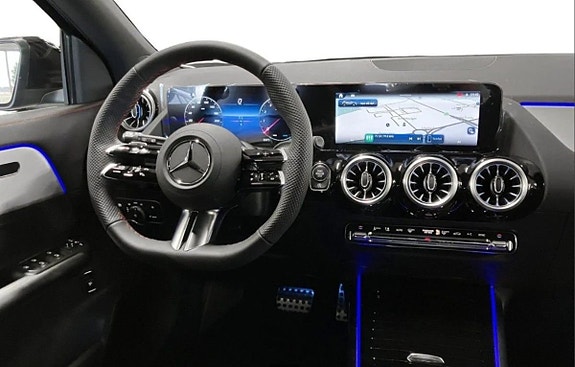 Mercedes-Benz GLA200 7 of 12