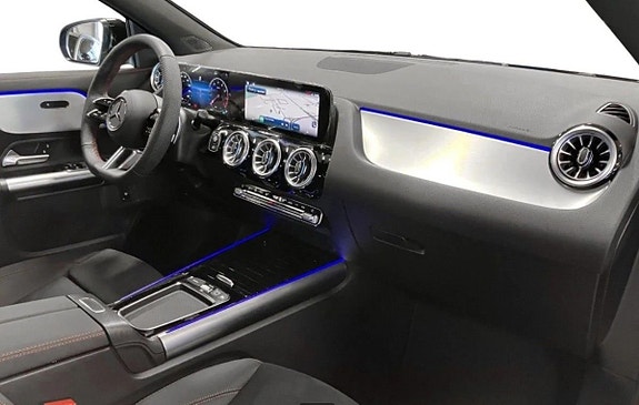 Mercedes-Benz GLA200 9 of 12