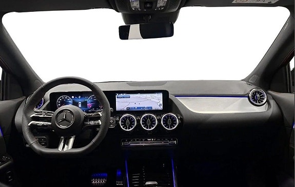 Mercedes-Benz GLA200 8 of 12