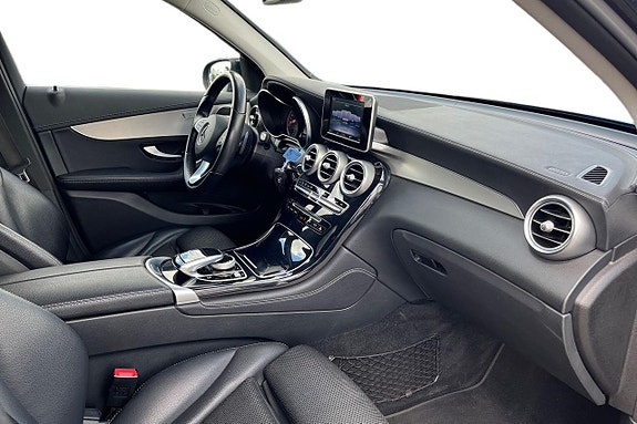 Mercedes-Benz GLC350 e 14 of 26