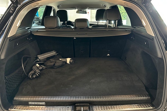 Mercedes-Benz GLC350 e 24 of 26