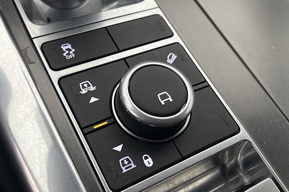 Land Rover Range Rover Sport 28 of 30