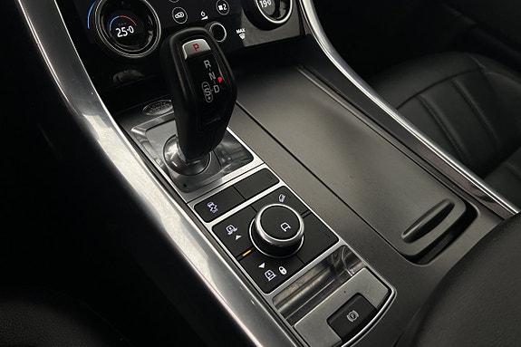 Land Rover Range Rover Sport 26 of 30
