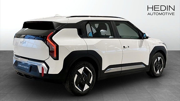 Kia EV3 2 of 12