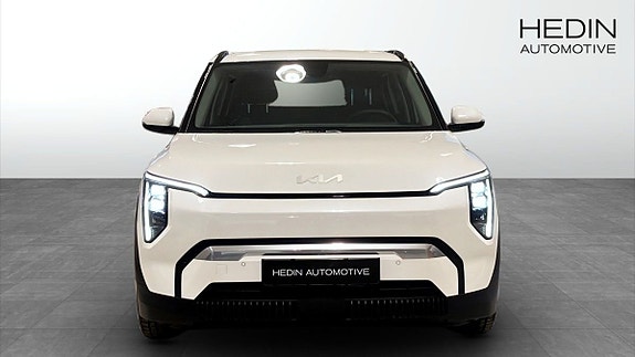Kia EV3 8 of 12