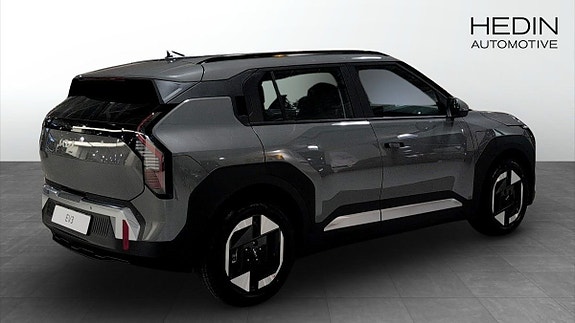 Kia EV3 2 of 12