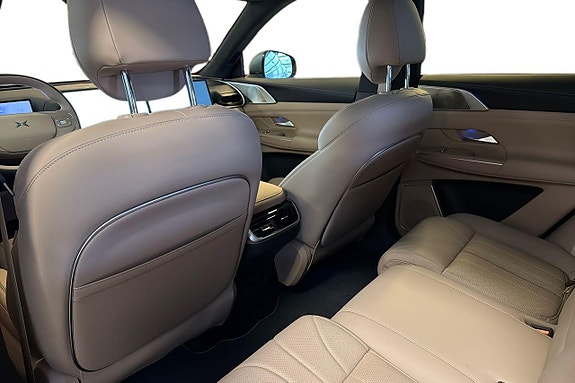 XPeng G9 11 of 14