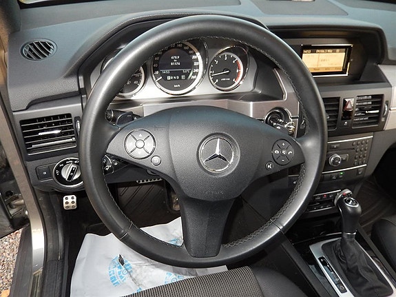 Mercedes-Benz GLK220 16 of 22