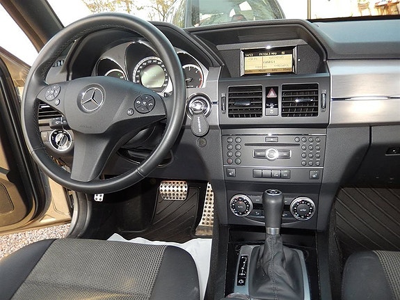 Mercedes-Benz GLK220 14 of 22