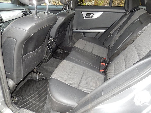 Mercedes-Benz GLK220 13 of 22
