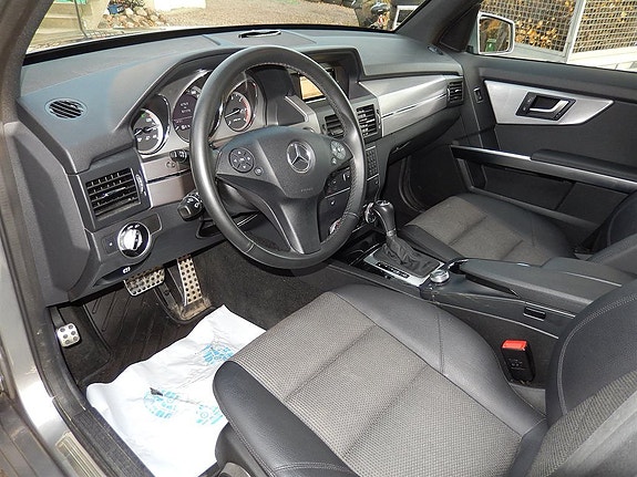 Mercedes-Benz GLK220 12 of 22