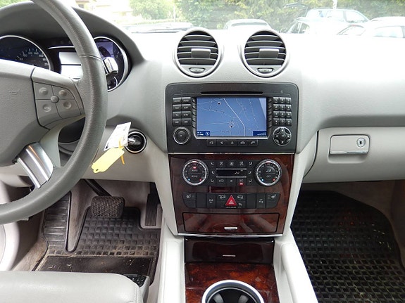 Mercedes-Benz ML320 13 of 25