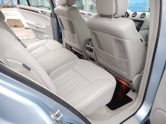 Mercedes-Benz ML320 19 of 25