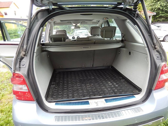 Mercedes-Benz ML320 21 of 25
