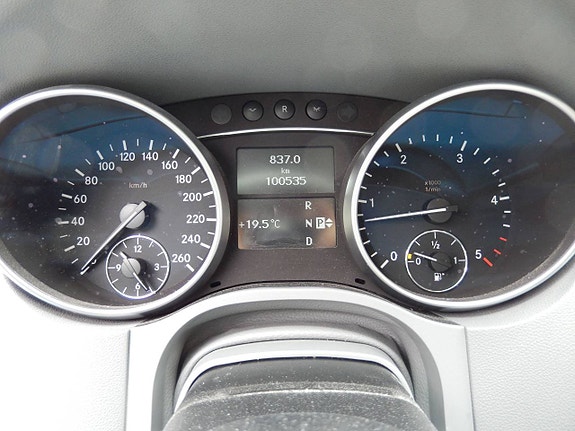 Mercedes-Benz ML320 14 of 25