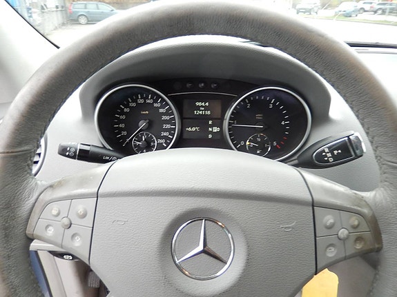 Mercedes-Benz ML320 15 of 25