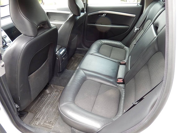 Volvo V70 16 of 25