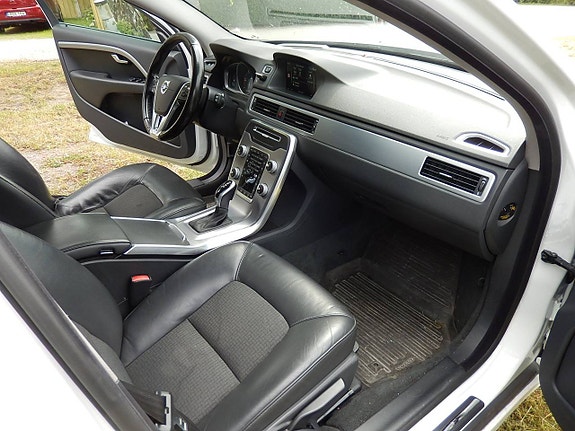 Volvo V70 17 of 25