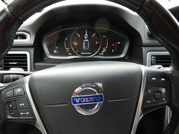 Volvo V70 13 of 25