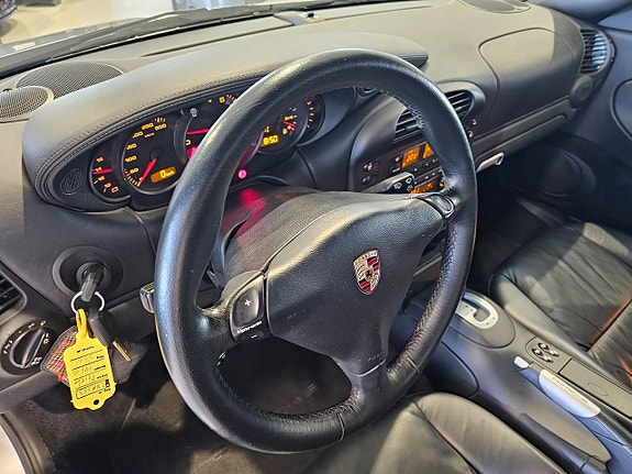 Porsche 911 Carrera 4S 13 of 19