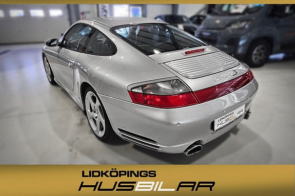 Porsche 911 Carrera 4S 8 of 19