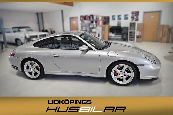 Porsche 911 Carrera 4S 4 of 5